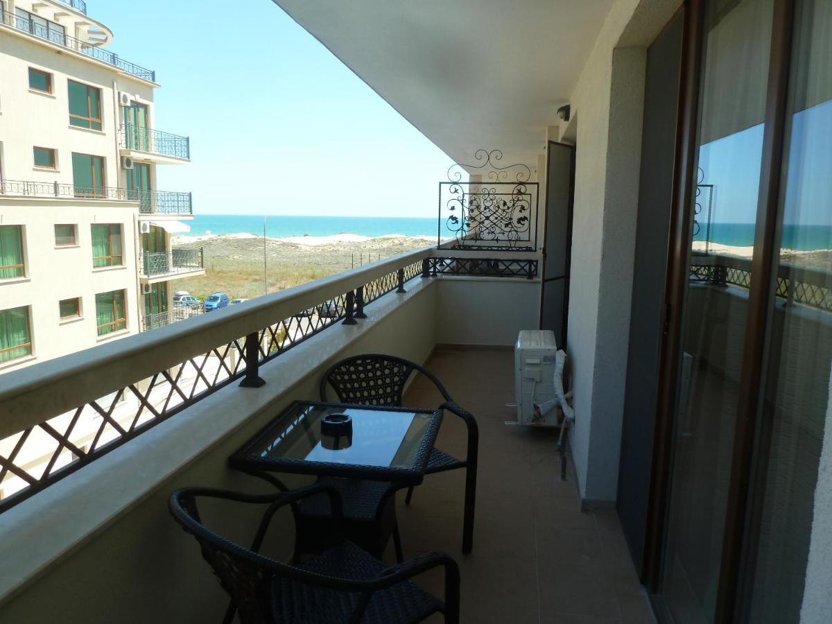 Golden Dunes Primorsko Apartments Rum bild